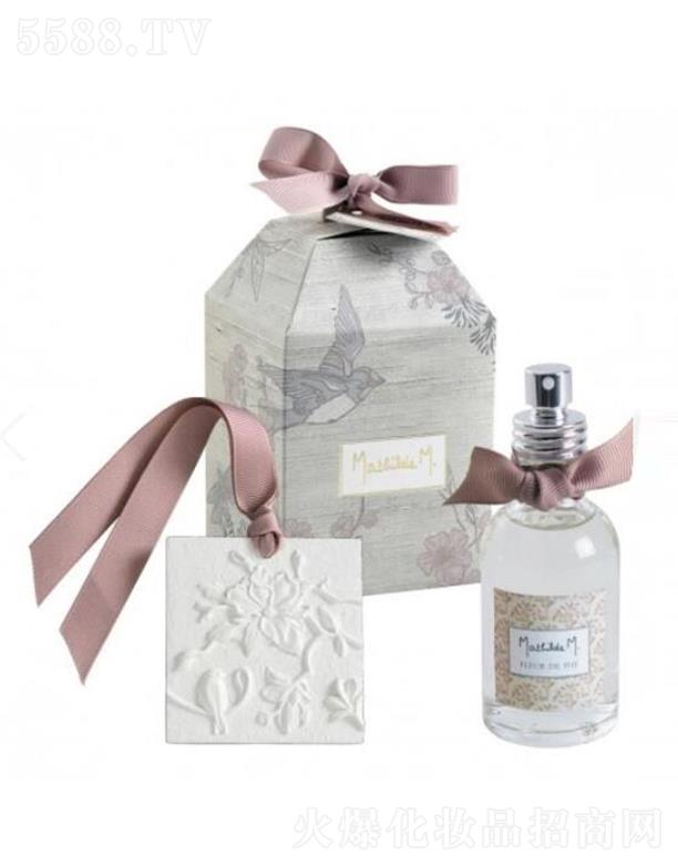 ������(�Ϻ�)Ʒ�ƹ����ɷ����޹�˾���Ϻ������� ��?sh��)۠��e̎���@�h(hu��n)����նY��-Ů��������