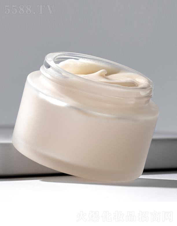 �Ƭ����yƷ���o�a�����޹�˾����ʿ�H����ɫ��˪