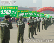 �𱬻��yƷ���̾W(w��ng)��һ�l���(sh��)����ľGɫ�L��