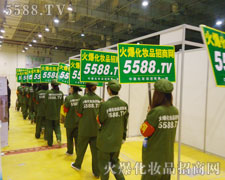 �𱬾Gɫ܊�b�����(du��)��^��׷��������ֱǰ