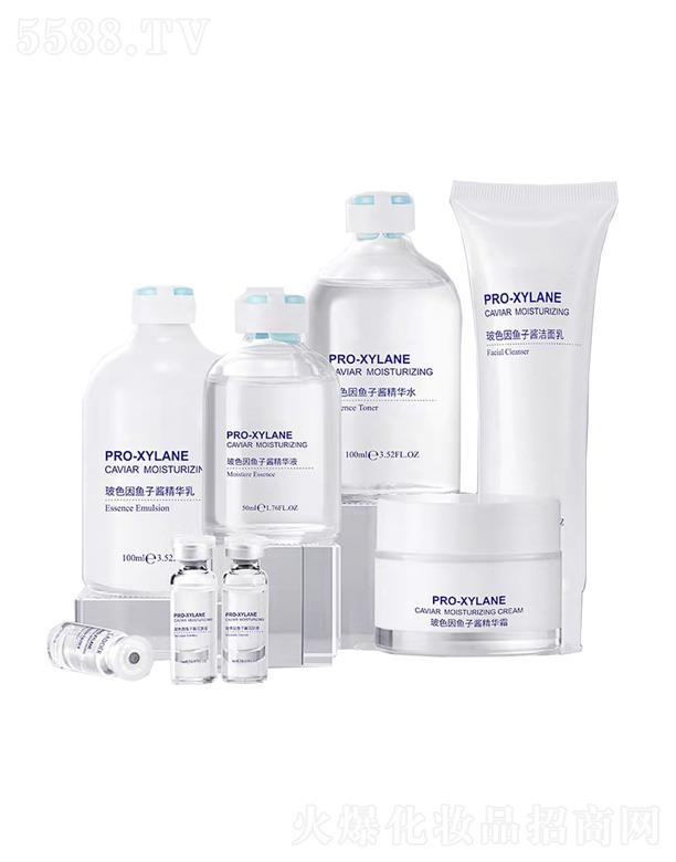 ��ɫ���׺�