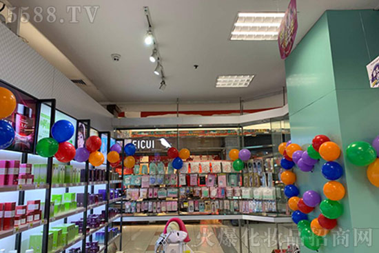 開進(jìn)口化妝品店,加盟小資生活美妝讓你無憂開店 開進(jìn)口化妝品店,加盟小資生活美妝讓你無憂開店