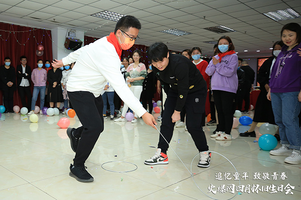 “追憶童年·致敬青春”火爆網(wǎng)4月懷舊生日會(huì)圓滿舉辦 “追憶童年·致敬青春”火爆網(wǎng)4月懷舊生日會(huì)圓滿舉辦