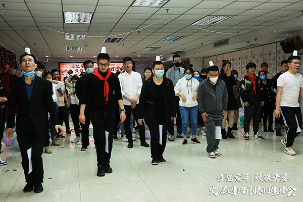 “追憶童年·致敬青春”火爆網(wǎng)4月懷舊生日會(huì)圓滿舉辦 “追憶童年·致敬青春”火爆網(wǎng)4月懷舊生日會(huì)圓滿舉辦