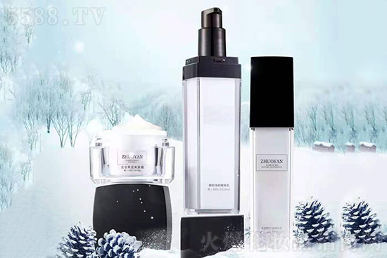 凈顏勻色嫩膚套盒 凈顏勻色嫩膚套盒