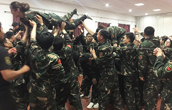 ֻ���B��ƴ�������ܳ�Խ������