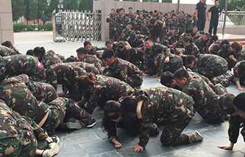 ���ڮ�������ϧ���£����ڮ���