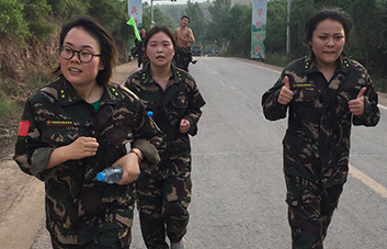 ���˲����������ŗ�������ֱǰ��